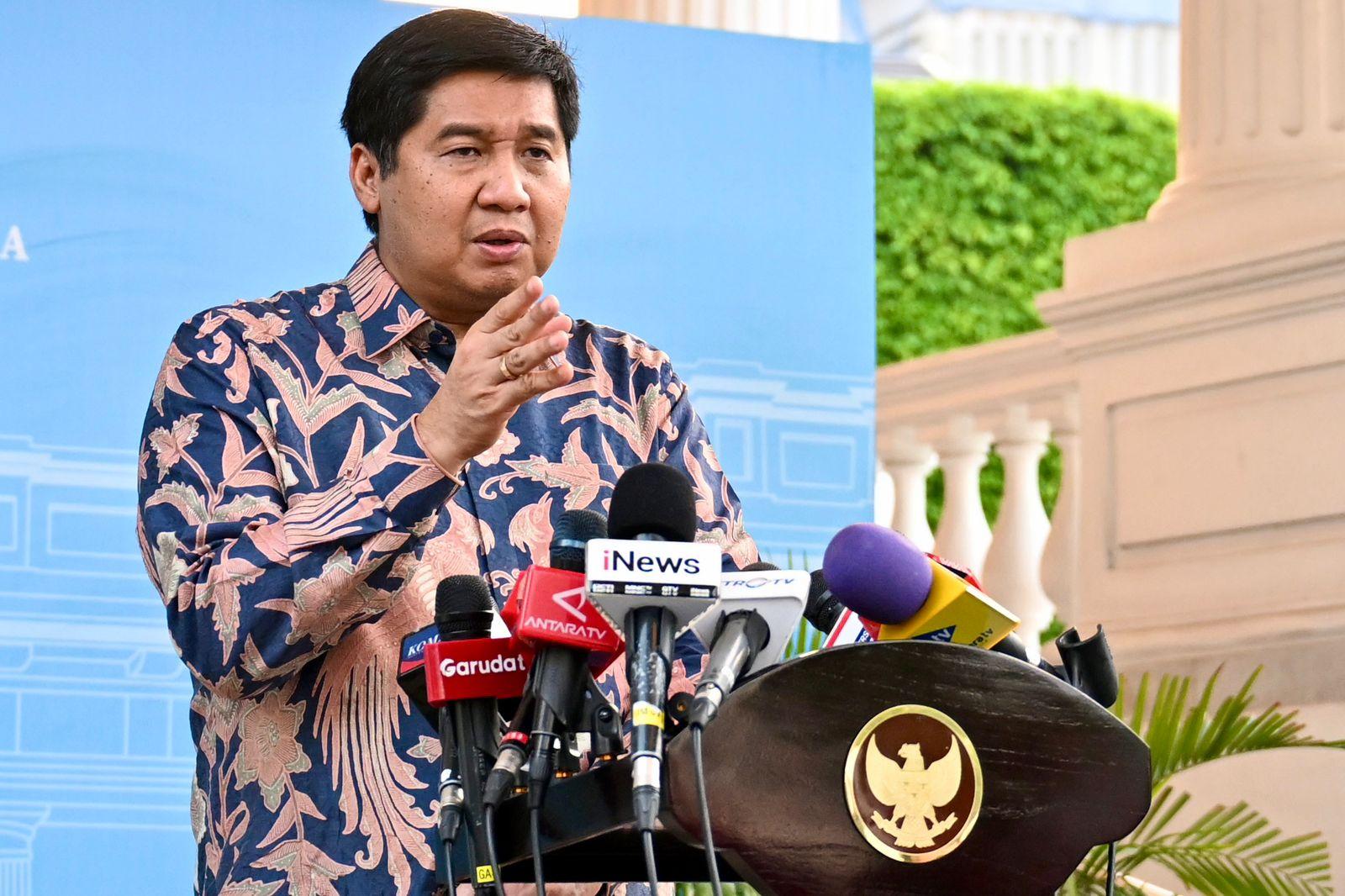 Prabowo Gelar Karpet Merah untuk Masyarakat Berpenghasilan Rendah