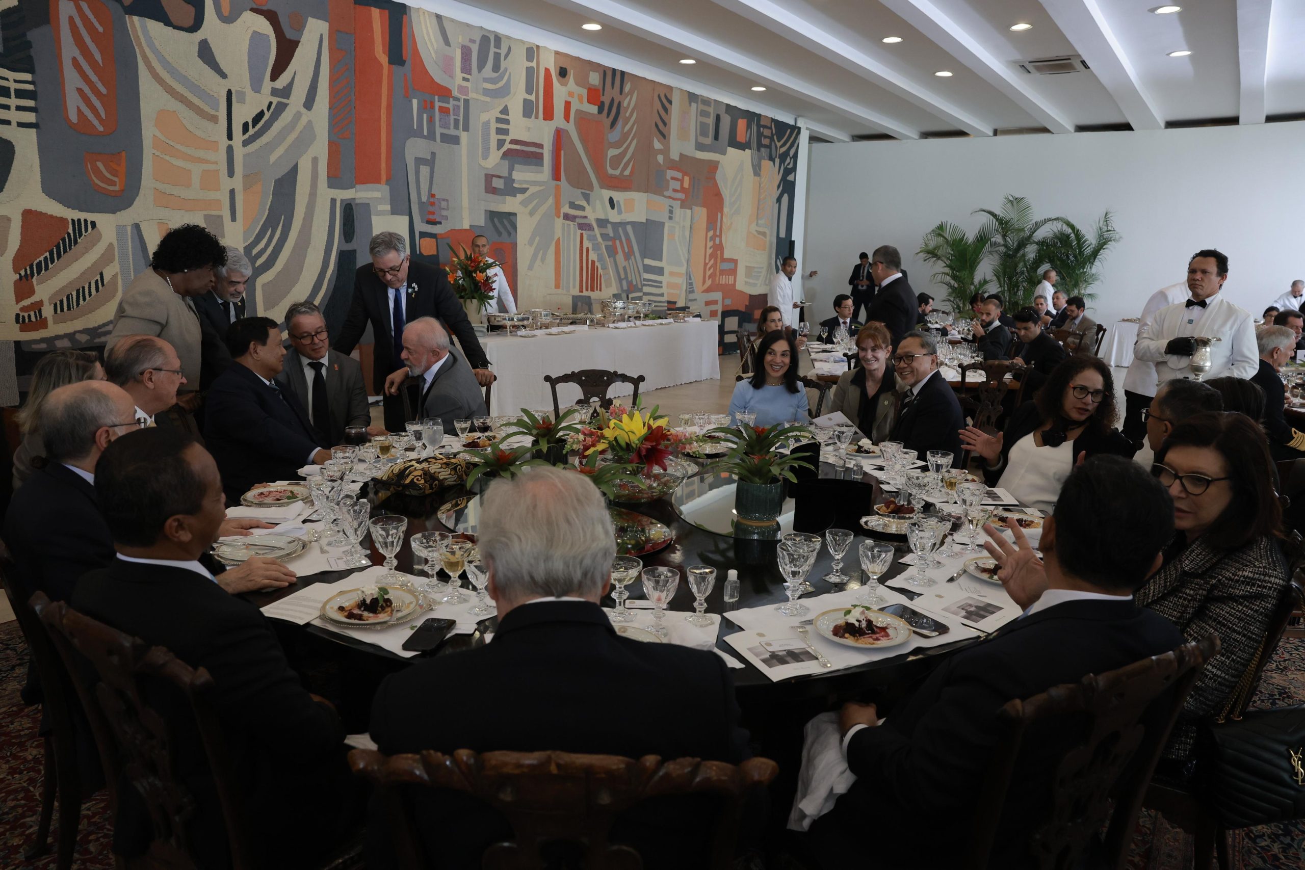 Prabowo Hadiri Jamuan Kenegaraan di Brasilia Bersama Presiden Lula