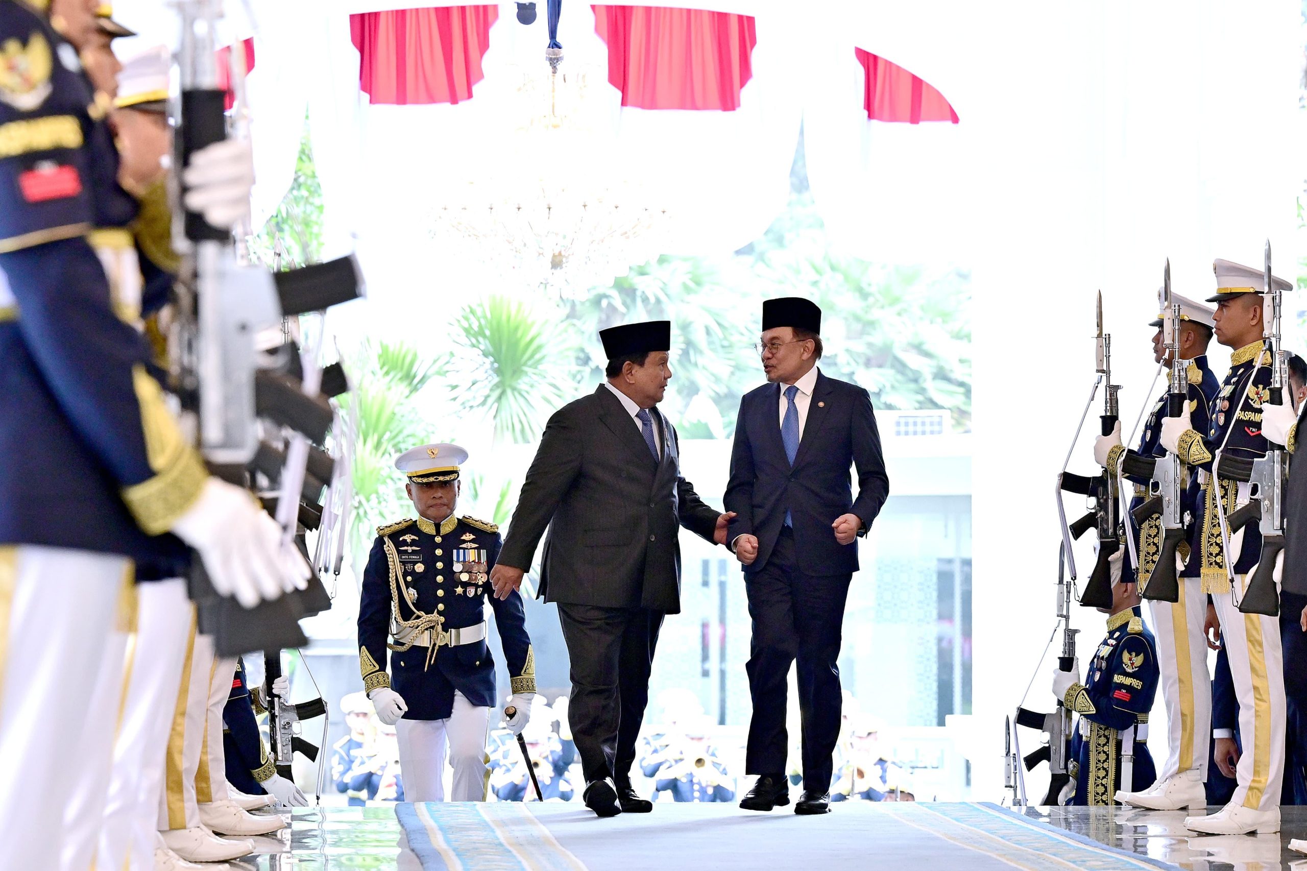Presiden Prabowo Sambut PM Malaysia Anwar Ibrahim di Istana Merdeka