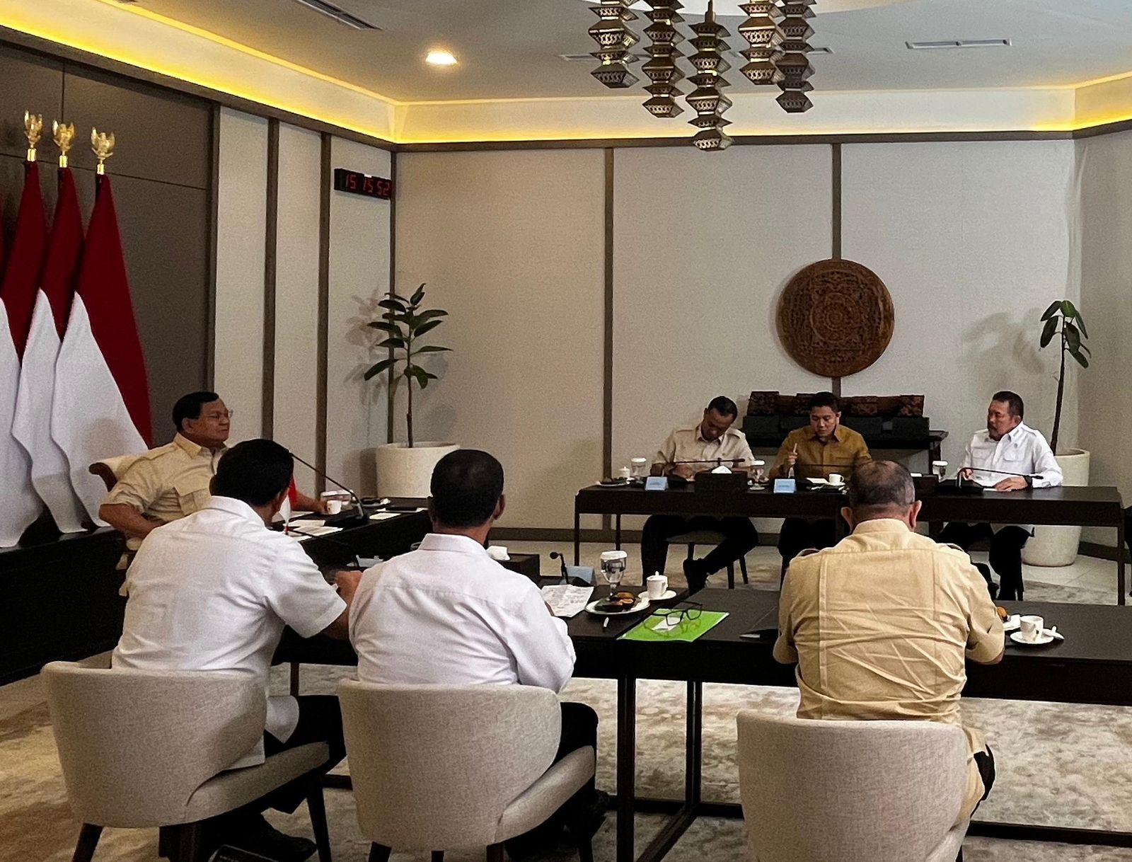Presiden Prabowo Bahas Isu Strategis dalam Rapat Minggu