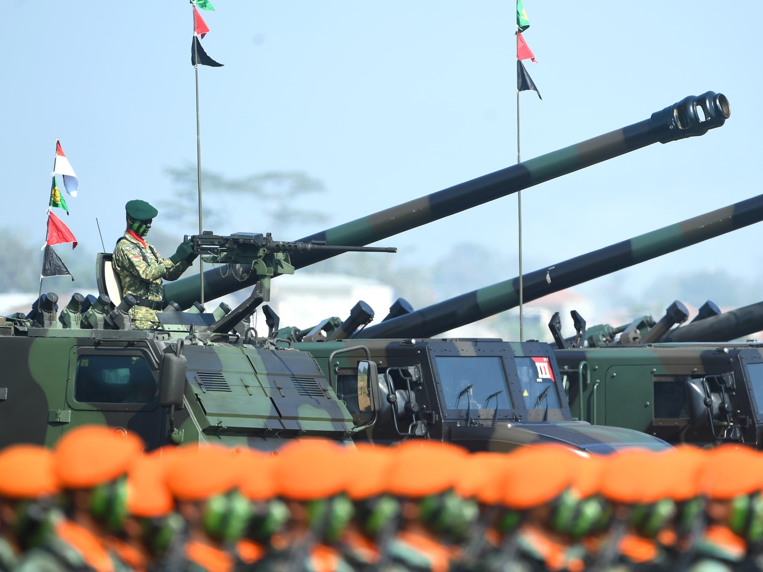 Demonstrasi Tempur TNI di Upacara Gelar Pasukan di Hadapan Presiden Prabowo