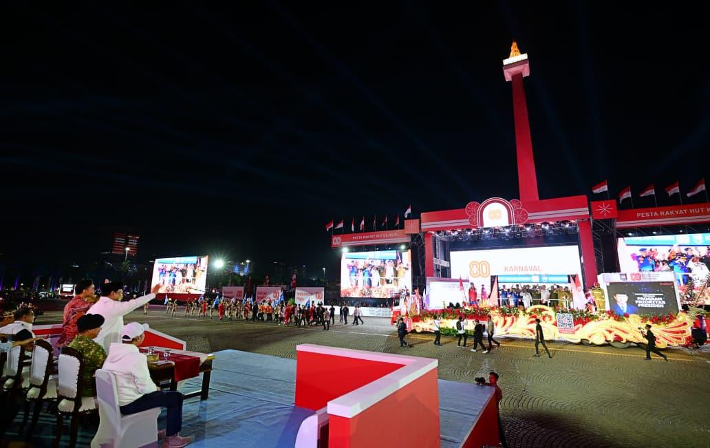 Presiden Prabowo Saksikan Karnaval HUT ke-80 RI di Monas