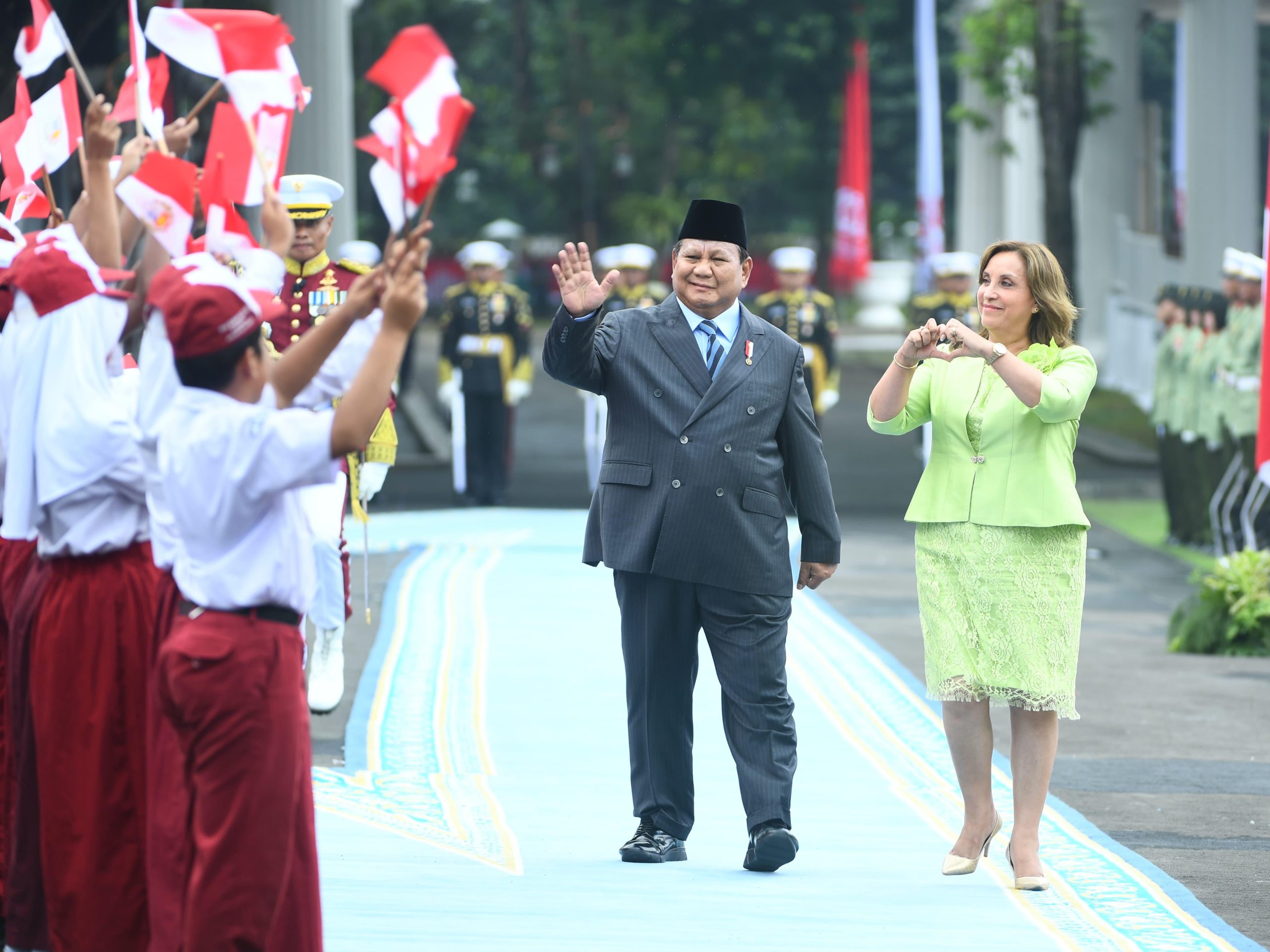 Prabowo Sambut Presiden Peru Dina Boluarte di Istana Merdeka