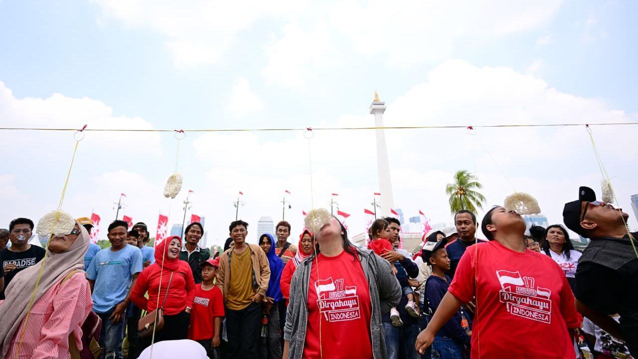 Ribuan Warga Padati Monas Rayakan Kemerdekaan dengan Lomba dan Hiburan Gratis
