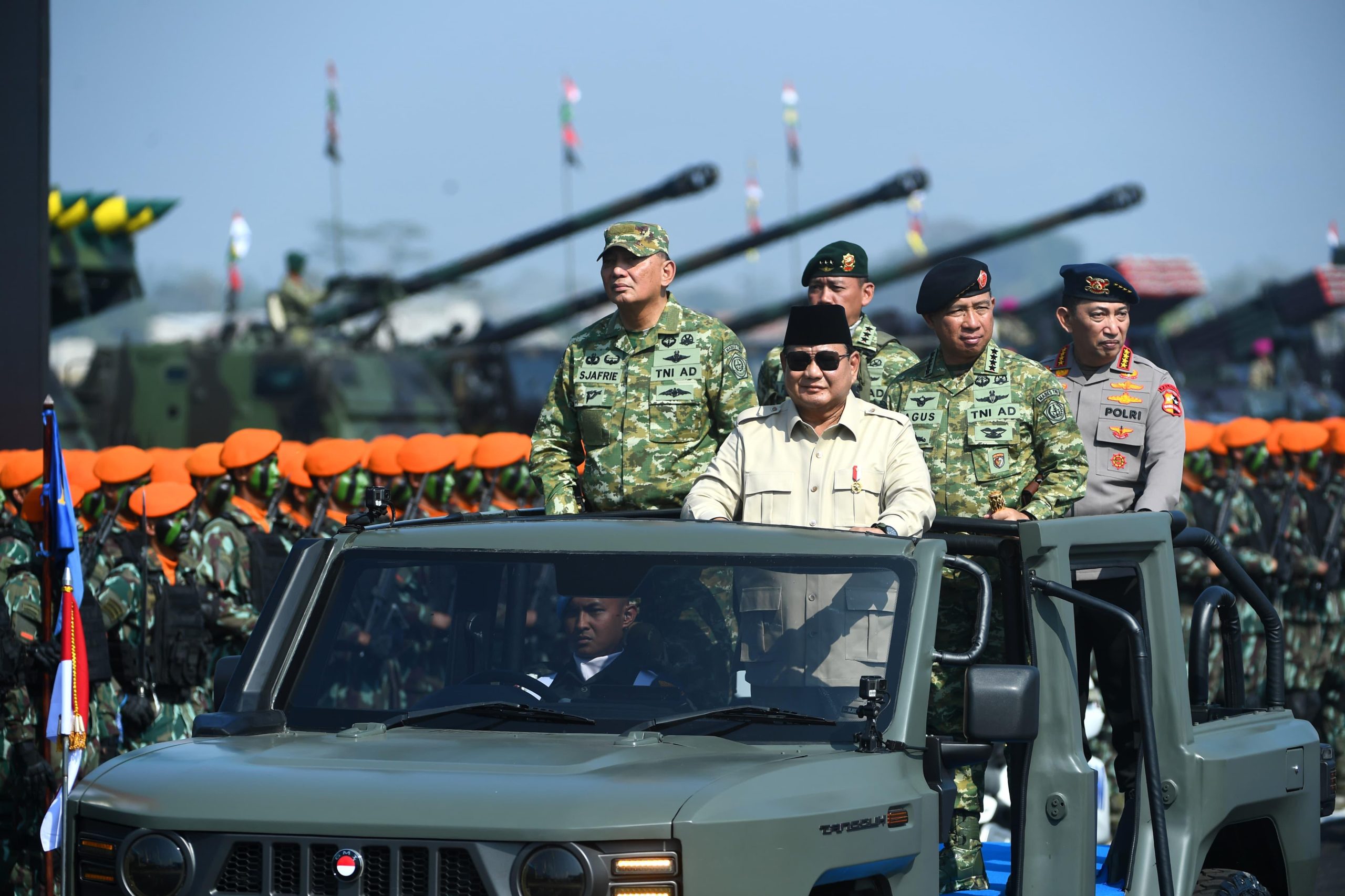 Presiden Prabowo Pimpin Upacara Militer di Batujajar