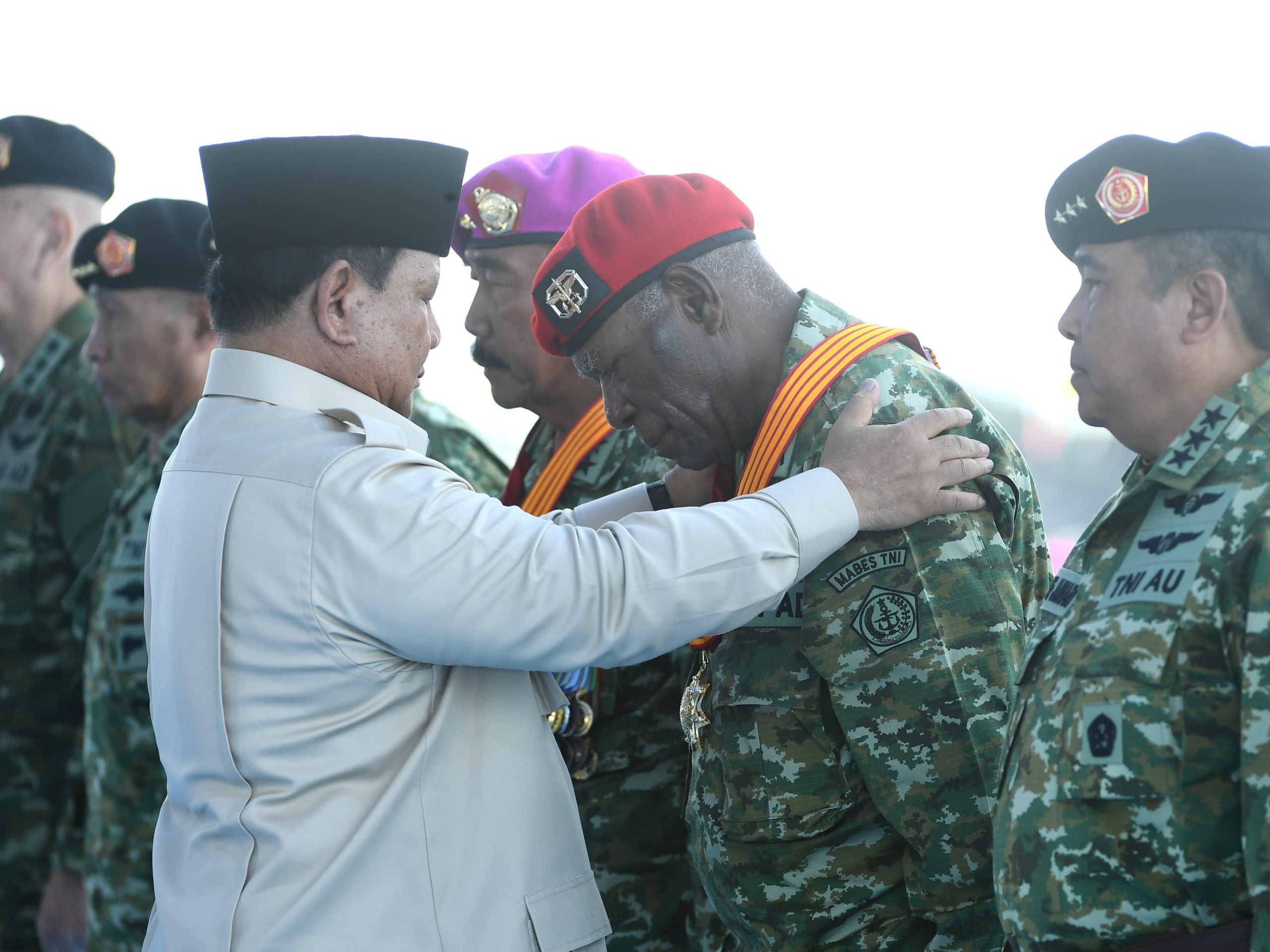 Prabowo Anugerahkan Jenderal Kehormatan dan Bintang Sakti di Batujajar