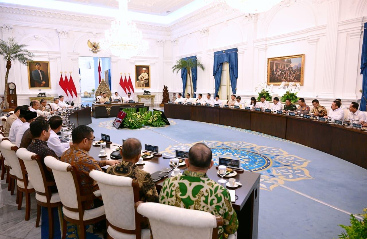 Presiden Prabowo Pimpin Rapat Bahas Ekonomi