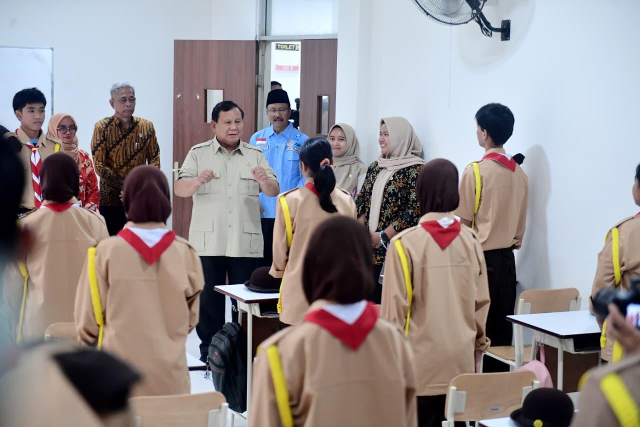 Prabowo Pastikan Fasilitas Layak: 100 Sekolah Rakyat Beroperasi