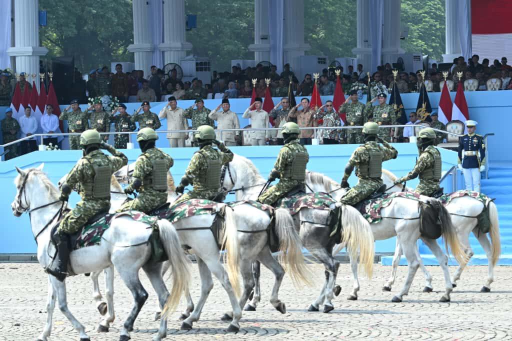 Defile dan Aksi TNI Meriahkan HUT ke-80