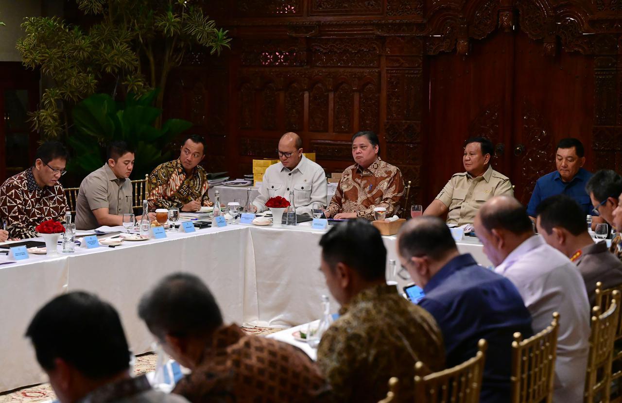 Presiden Prabowo Bahas MBG, Ketahanan Pangan & Energi dengan Menteri