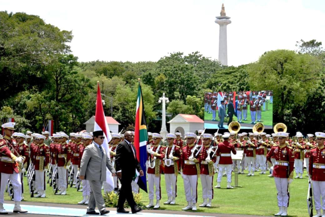 Presiden Ramaphosa Disambut di Istana Merdeka oleh Prabowo