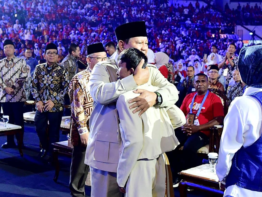 Presiden Peluk Azzam: Momen Mengharukan Hari Guru 2025