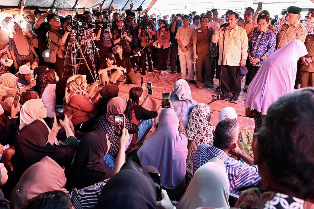 Prabowo Bantu Korban Banjir di Padang Pariaman